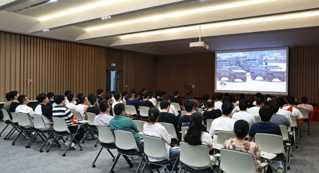 愿以吾辈之青春 捍卫盛世之中华 | 金年会组织观看九三阅兵仪式 愿以吾辈之青春 捍卫盛世之中华 | 金年会组织观看九三阅兵仪式